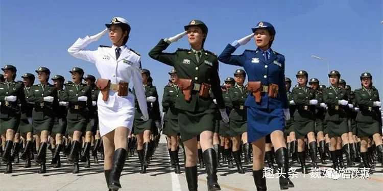 女兵在阅兵的时候，为什么都是“短裙配丝袜”？