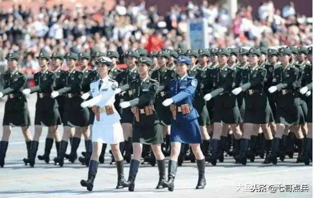 中国为何允许女兵穿丝袜？而且还必须穿穿丝袜？