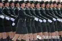 阅兵仪式上，女兵穿长筒靴为什么还要穿丝袜？  第2张