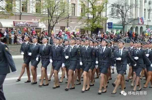 穿上丝袜的俄罗斯女兵