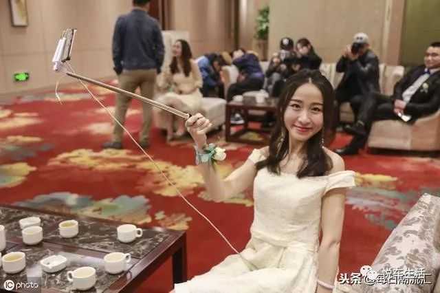 结婚时女孩穿短裙为什么最好穿丝袜 不能光腿 ？  第3张