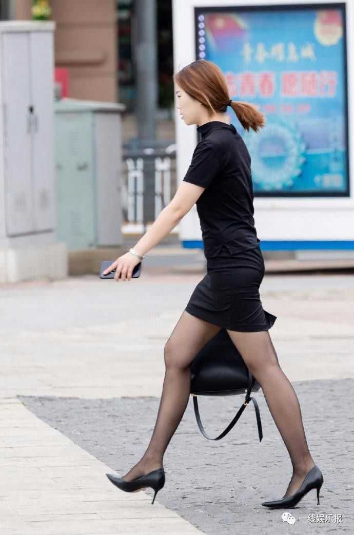 最令人着迷穿包臀裙黑色丝袜的职业女性