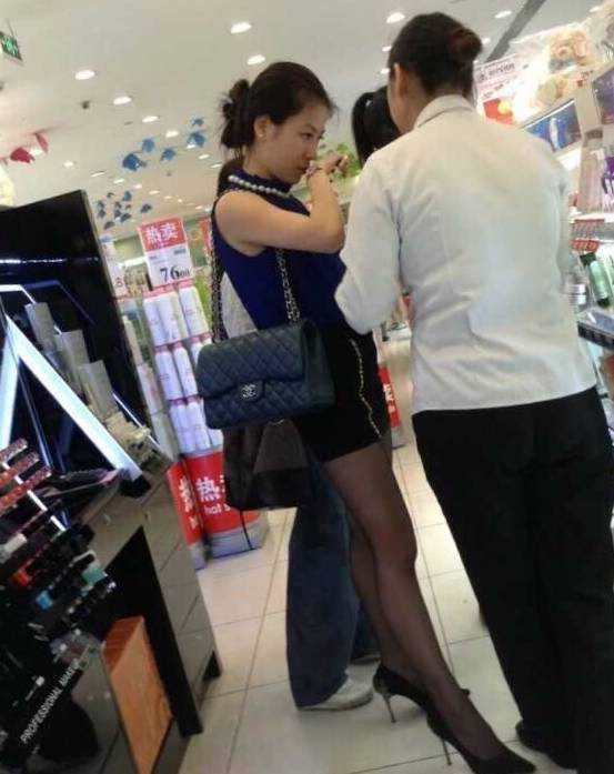超市里偶遇的长腿丝袜姐姐