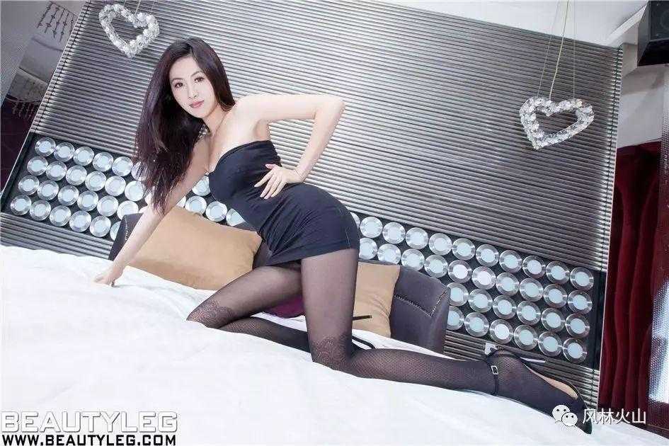 BEAUTYLEG靓丽性感妩媚腿模黑色连身短裙搭配网格花纹黑丝裤袜  第7张