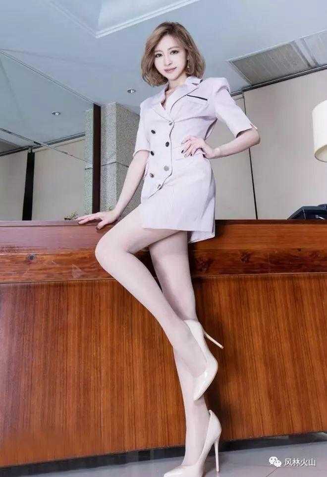 BEAUTYLEG性感长腿文职妹子丝袜美腿写真  第7张