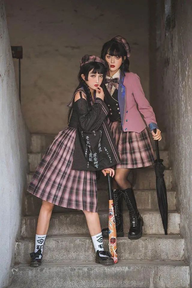 “制服+丝袜”的搭配是真好看，减龄舒适又显瘦  第3张